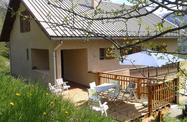 Chalet Villars Colmars alta Verdon A. H. P. 04 capacidad de 8 a 13 personas. espacioso