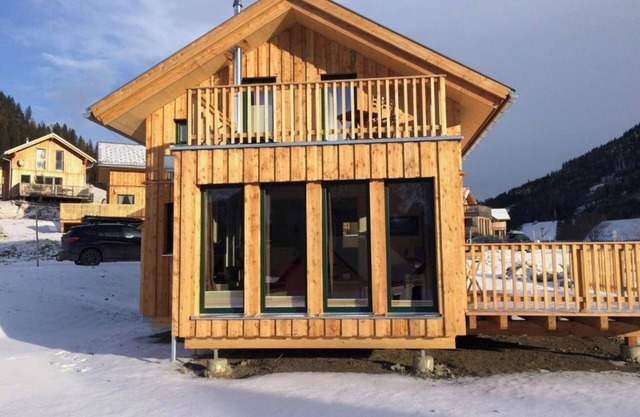 Chalet with sauna and direct access to the piste