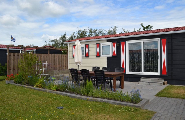 Chalet Zonnebloem es un chalet para 6 personas con mucha privacidad en un parque tranquilo.