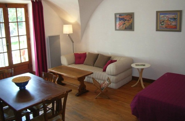 CHAMPSAUR- DÉVOLUY- el parque Ecrins: la calma y la belleza en el pueblo de nuez en el cap.