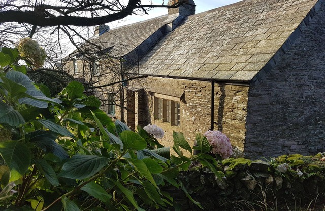 Character 14th Century Cottage nr Trebarwith Stand Beach, capacidad para 8 en 4 habitaciones