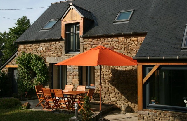Character house sleeps 7 - in the countryside near Saint Malo