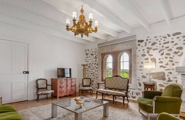 Charmant Appartement au Sein D'un Château du Xiiième Siècle