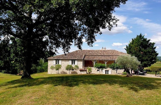 Charmante Bastide quercynoise atypique en pierre