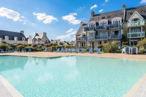 Charmante maison à Guilvinec avec piscine partagée