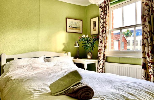 Charming 1 bed loft in 16C house in city centre