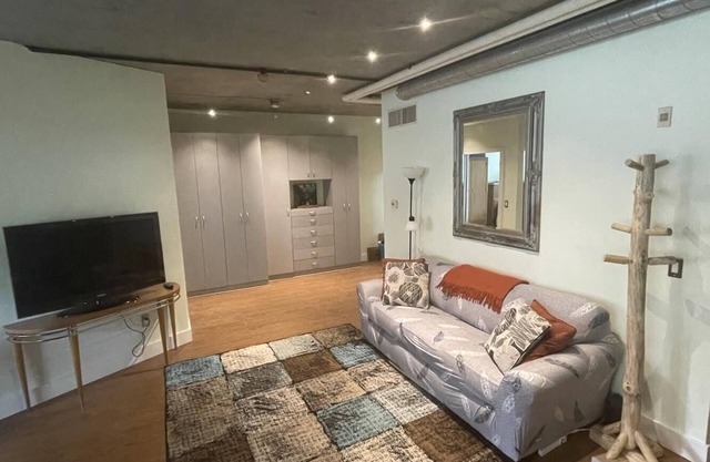 Charming 1 Bedroom Industrial Loft w/ Dedicated Parking