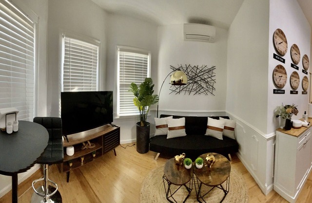 Charming 1-bedroom apartment with WiFi, AC in wonderful Jersey City