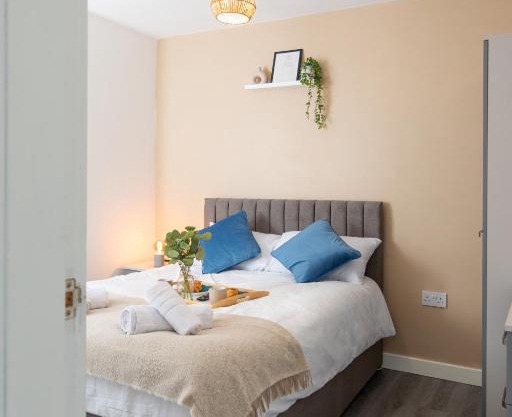 Charming 1BR in Stockport Center