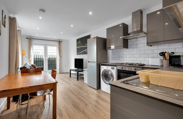 Charming 2-bed Apartment in South West London
