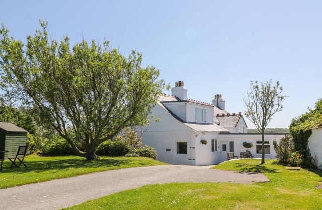Charming 2 Bed House near Rhoscolyn