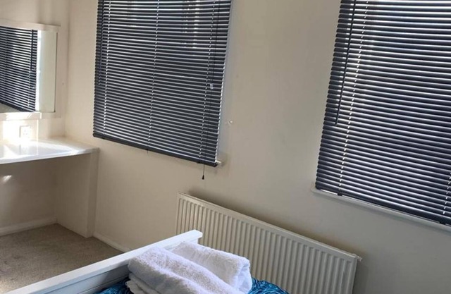 Charming 2-bed House in London