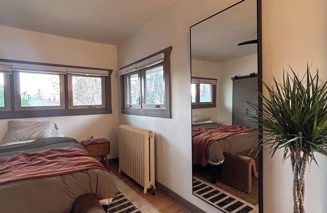 Charming 2-bedroom ski house in quaint neighborhood in Salt Lake City