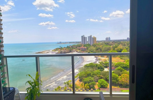 Charming 2-bedroom apartment in marvelous Nueva Gorgona with high speed internet