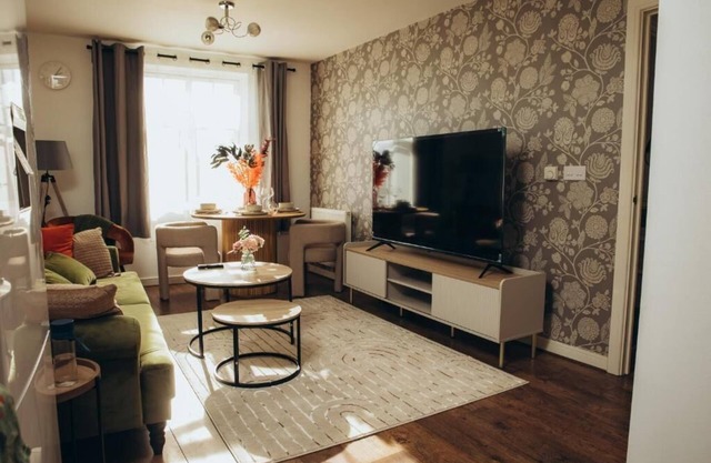 Charming 2-bedroom apartment in delightful Bromley with WiFi