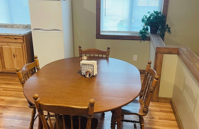 Charming 2-bedroom apartment in terrific Eureka with WiFi