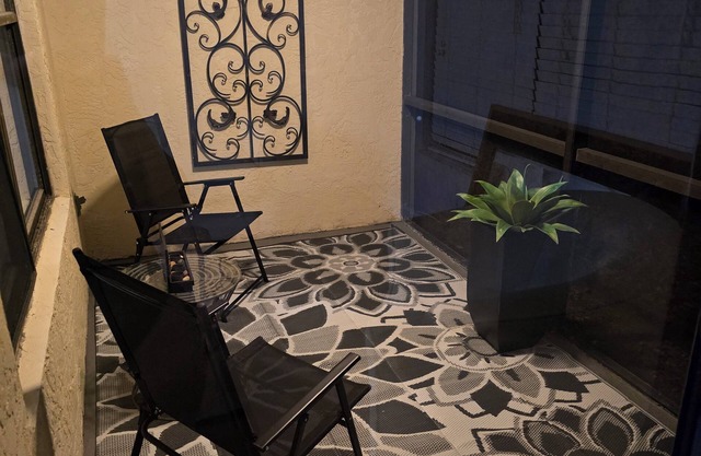 Charming 2-bedroom condo with AC, WiFi in quaint Stuart