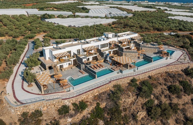 Charming 2-bedroom villa with AC, WiFi in lovely Makry Gialos