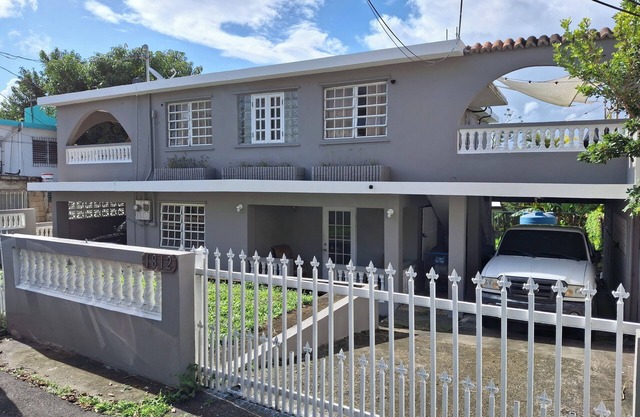 Charming 2-bedroom house with AC, WiFi in beautiful Canovanas