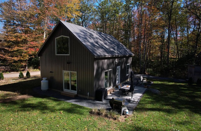 Charming 2-bedroom house only 8 minutes from Boothbay Harbor.