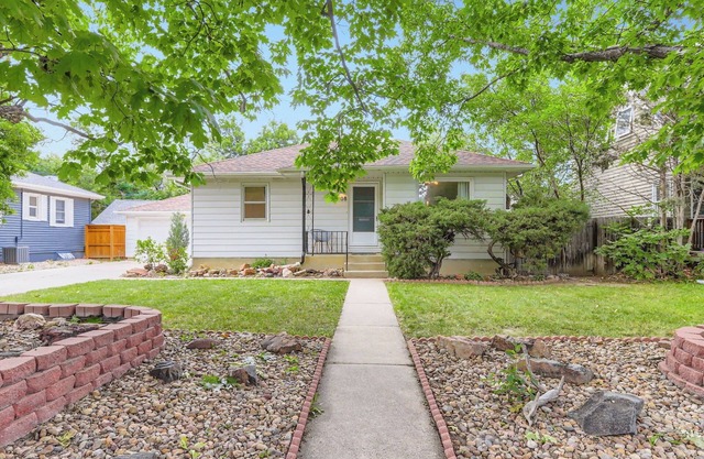 Charming 2-bedroom near downtown Longmont with AC Fully Remodeled