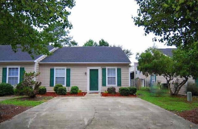 Charming 2-bedroom townhome close to Prisma Parkridge and State Forest