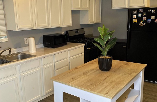 Charming 2-bedroom house with WiFi in fabulous Indianapolis