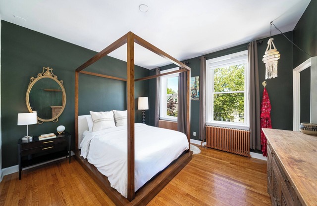 Charming 2-bedroom apartment with Outdoor Space, WiFi, AC in vibrant Jersey City