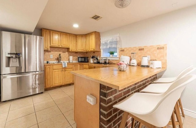 Charming 2-bedroom apartment in North Bergen with AC, WiFi