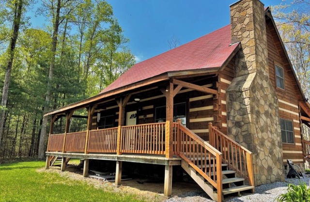 Charming 2 Bedroom with Loft Bedroom in the Beautiful Smokey Mountains!