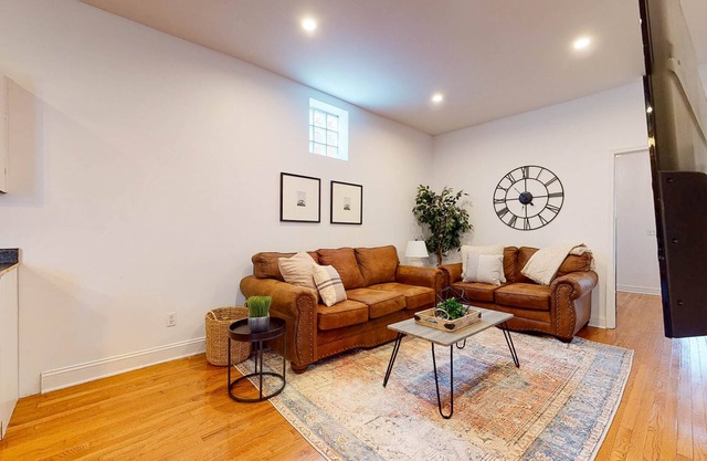 Charming 2BR/2BA Near NuLu/Downtown Area Hospitals