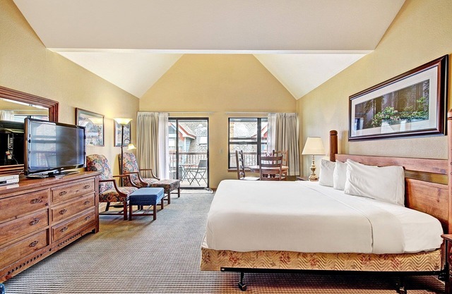 Charming 2br Steps To Snow-capped Adventures + Main St 2 Bedroom Condo by RedAwning