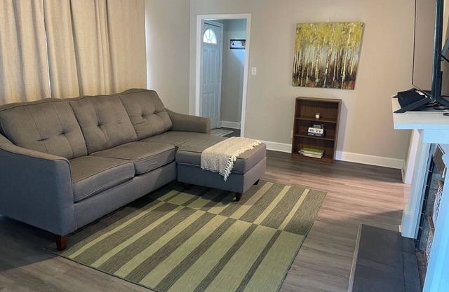Charming 3-bedroom house with AC and WiFi in lovely Midland