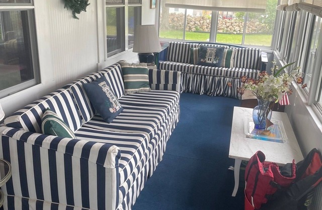 Charming 3-bedroom house in wonderful Onset with WiFi, AC