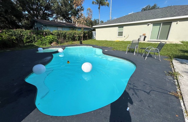 Charming 3-bedroom house in serene Eustis with POOL! Mins to Downtown MT. DORA.