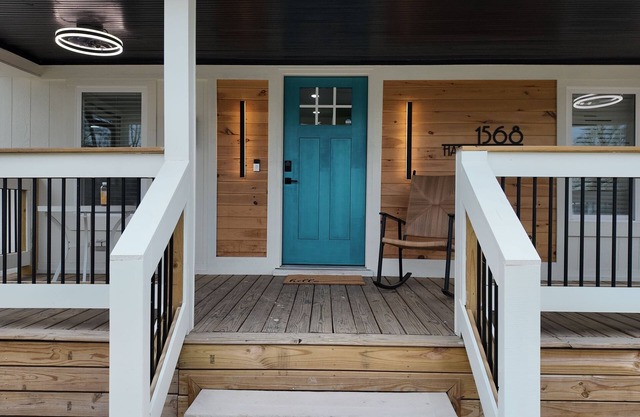 Charming 3-bedroom house in delightful Indianapolis Just Minutes From Downtown!!