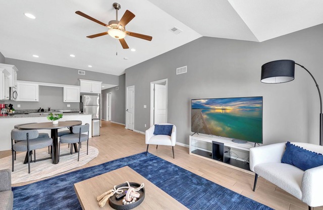 Charming 3bd, 2ba single-level TH w/ garage, ADA