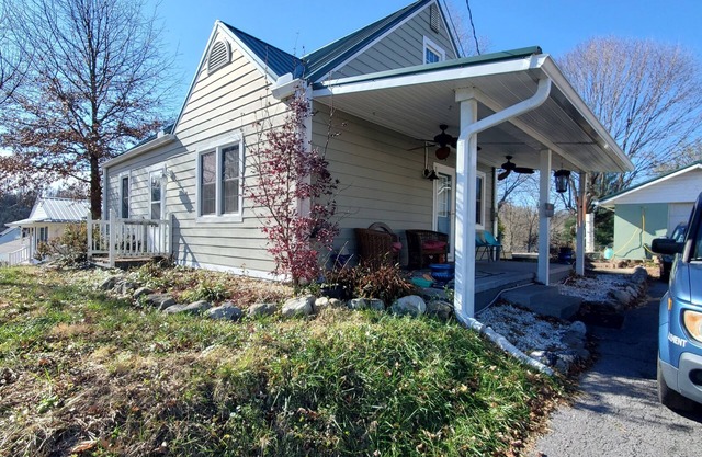 Charming 3br/2 bath house, 5 mins from downtown