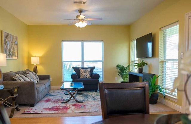 Charming 3BR/2B Retreat That Feels Like Home