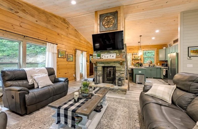 Charming 3BR Cabin w/ Hot Tub + Fire Pit Near WCU