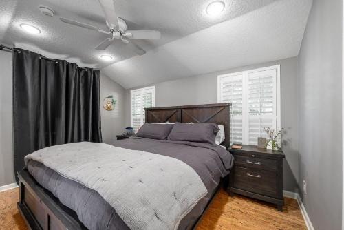 Charming 3BR Home Near DT with King Bed and Fire Pit