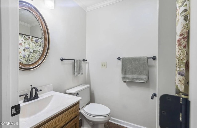 Charming 4-bed, 3-bath home on 2 acres, minutes to Downtown and Norris Lake fun!