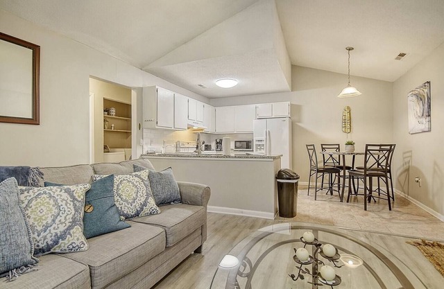 Charming 4-Bed Retreat: Central Location!