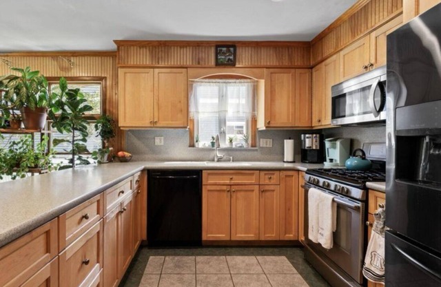 Charming 4-bedroom house in Brick Township with fitness room, WiFi king bed