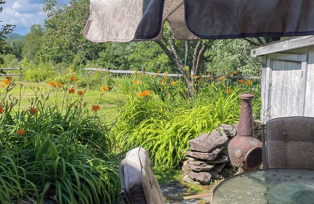 CHARMING 4-bedroom cottage in Weston, Vermont. CLOSE TO SKI RESORTS