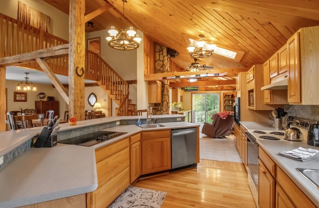 Charming 4-bedroom farmhouse with AC, WiFi in Ellicottville