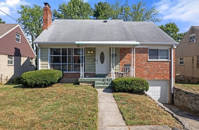 Charming 4-bedroom house with WiFi, AC in brilliant Cincinnati, Silverton area.