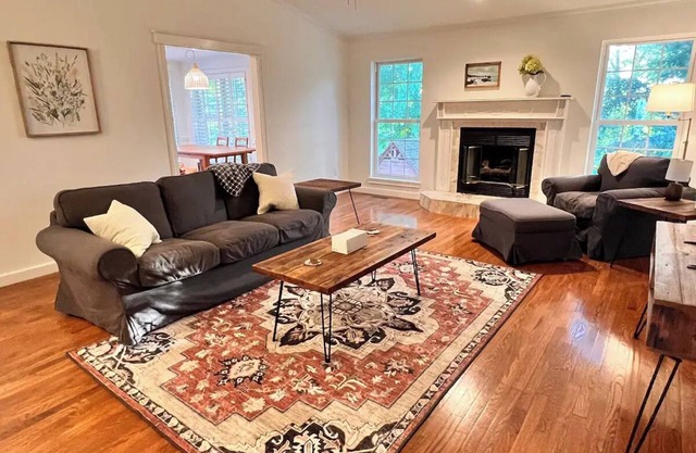 Charming 4-bedroom house with AC and WiFi in lovely Farmington