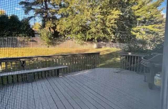 Charming 4-bedroom house in Lake Zurich w/ indoor fireplace and private backyard