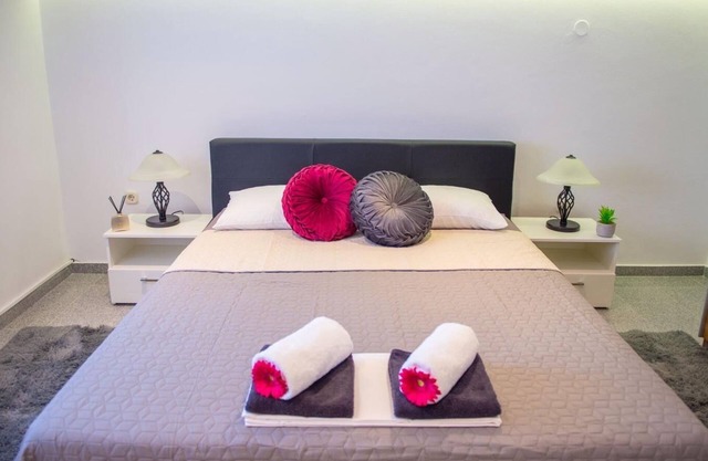 Charming 4-bedroom villa with AC, WiFi in gorgeous Ljubuški